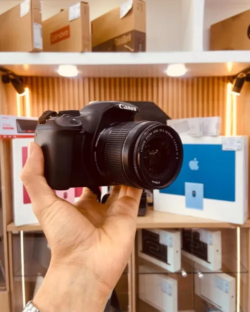 Canon 1100D avec 18-55mm en excellent état batterie et chargeur  Click : 2k