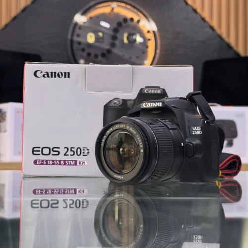 Canon 250D avec 18-55mm comme neuf avec batterie et chargeur