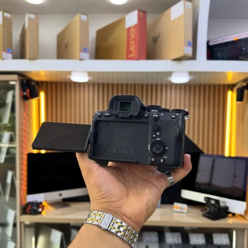 Sony A7 MARK IV boitier nu en excellent état avec batterie et chargeur
