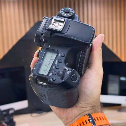 Canon 70D boitier nu en excellent état batterie et chargeur