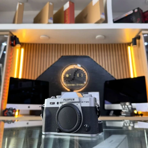 FUJIFILM X-T20 boîtier nu en excellent état avec batterie et chargeur
