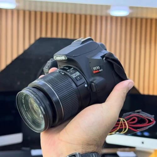 Canon 250D (SL3) lens 18-55mm en excellent état