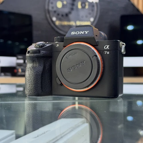 Sony A7 III boitier nu en excellent état batterie et chargeur