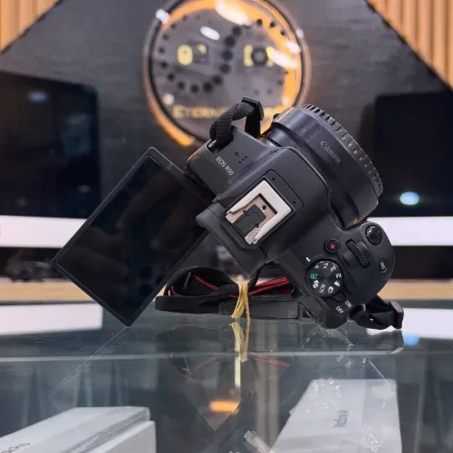 Canon R50 avec bague RF-EF en excellent état