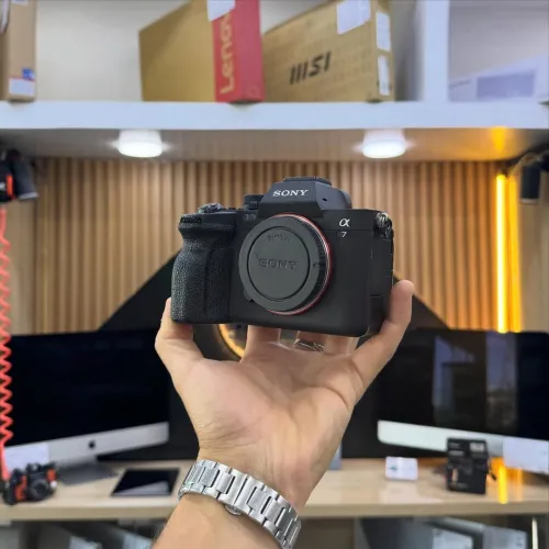 SONY A7 IV boitier nu en excellent état batterie et chargeur