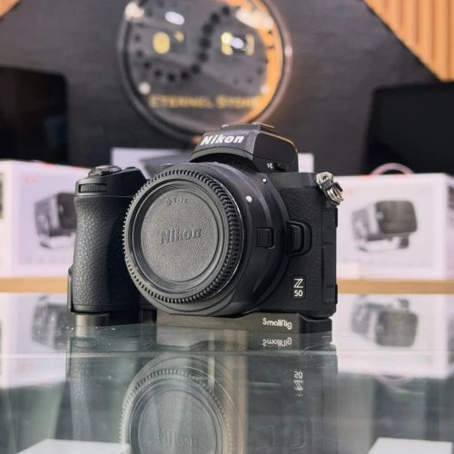 Nikon Z50 avec bague FTZ II comme neuf avec batterie et chargeur