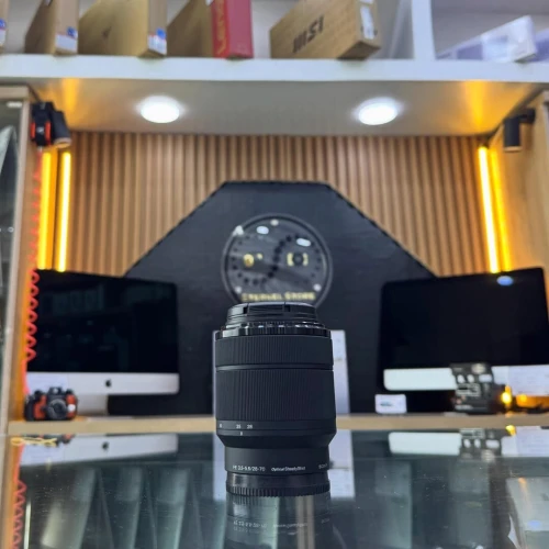 OBJECTIF SONY 28-70mm F3.5-5.6 OSS en excellent état avec bouchons