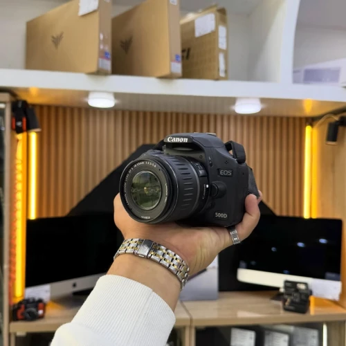 Canon 500D avec 18-55mm F3.5-5.6 II en bon état batterie et chargeur