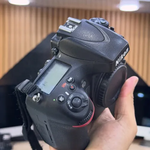 Nikon D800 boitier nu en excellent état batterie et chargeur