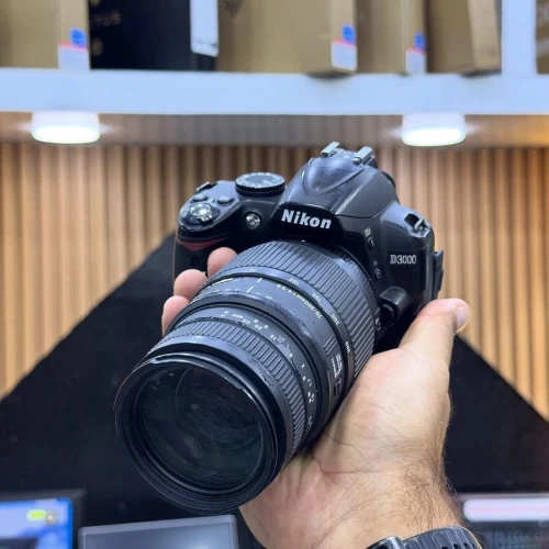 Nikon D3000 avec sigma 70-300mm en excellent état