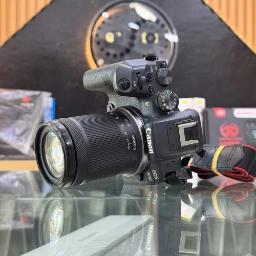 Canon R10 avec 18-150mm en excellent état