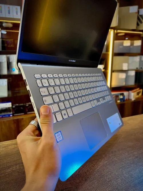 Asus vivobook 15S intel core i7-8550U 8/128+1000 intel uhd 15pouces FHD