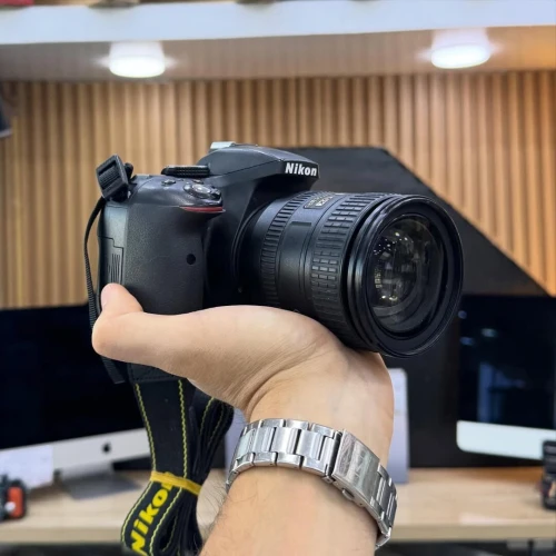 Nikon D5300 avec objectif 16-85mm en excellent état batterie et chargeur