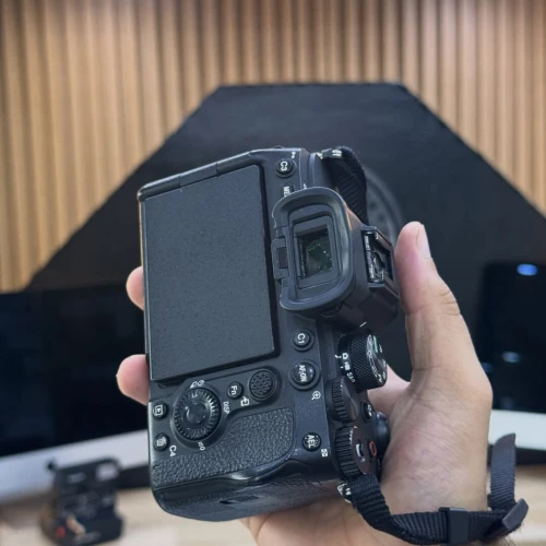 Sony A7IV boitier nu en excellent état batterie et chargeur