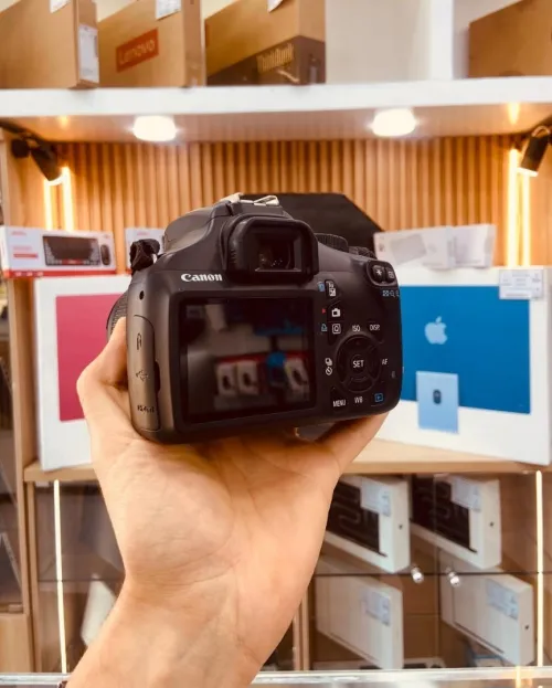 Canon 1100D avec 18-55mm en excellent état batterie et chargeur  Click : 2k