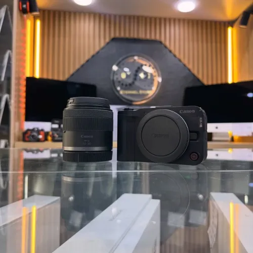 Canon R50 V avec 14-30mm neuf jamais utilisé batterie et chargeur