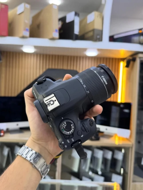 Canon 1200D avec 18-55mm en excellent etat comme neuf avec batterie chargeur