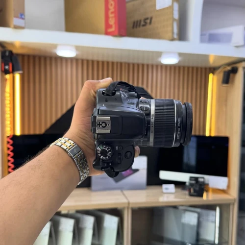 CANON 100D avec 18-55mm en excellent état avec batterie et chargeur