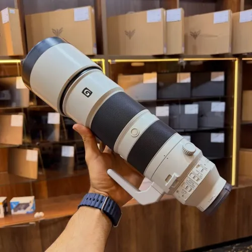 Sony 200-600 G OSS en excellent etat comme neuf avec tout les accessoires ( colis parasoleil)