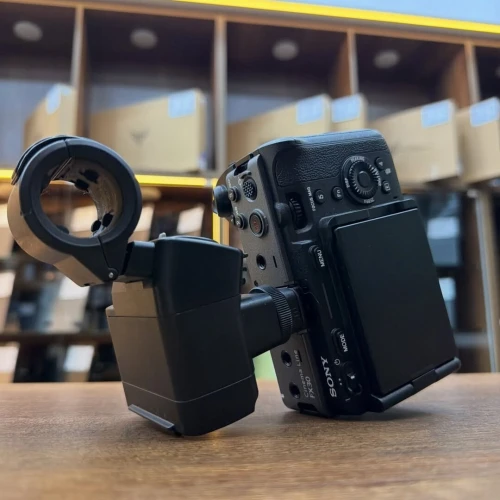 Sony fx30 nu en excellent état comme neuf avec batterie et chargeur