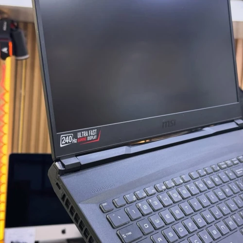 MSI GE75 RAIDER I7 10875H 16GB/512GB