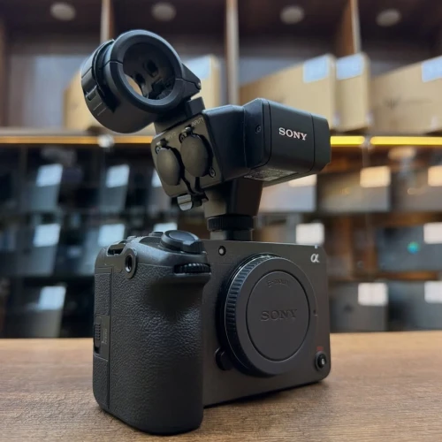 Sony fx30 nu en excellent état comme neuf avec batterie et chargeur