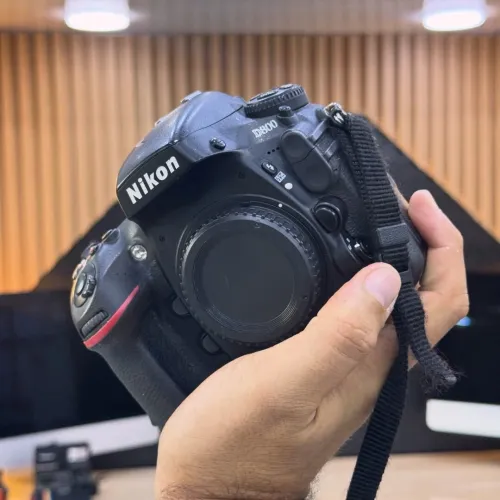 Nikon D800 boitier nu en excellent état batterie et chargeur