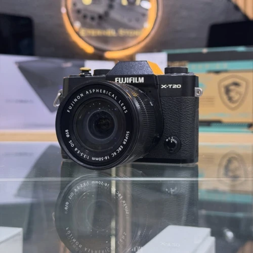 Fujifilm X-T20 avec 16-50mm f/3.5-5.6 en excellent état avec batterie