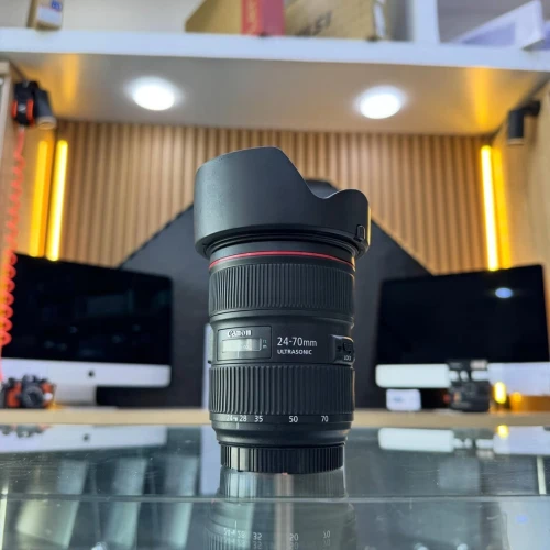 OBJECTIF CANON 24-70mm F2.8 MARK II Série L en excellent état avec pare-soleil et deux bouchons