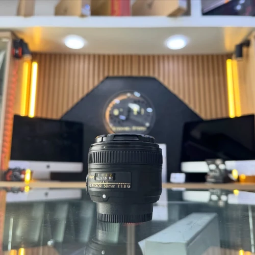 OBJECTIF NIKON 50mm F1.8 G en excellent état avec deux bouchons