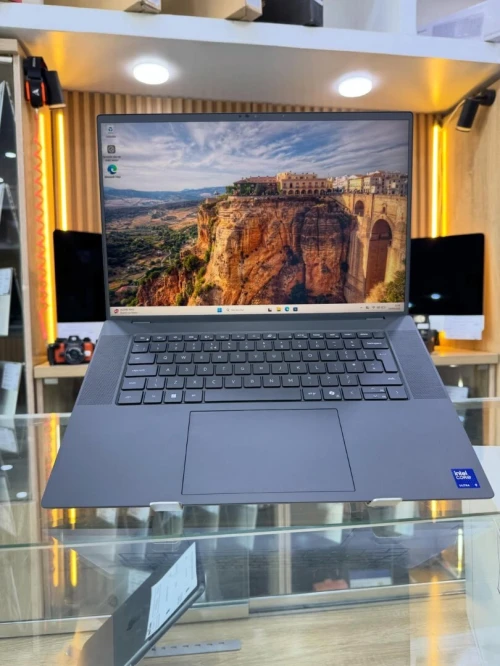 DELL PRECISION 5690 ULTRA 9 185H  65 GB DDR5/512 GB