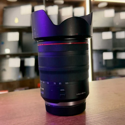 Canon 24-105 f4 RF en excellent etat avec deux bouchons parasoleil .