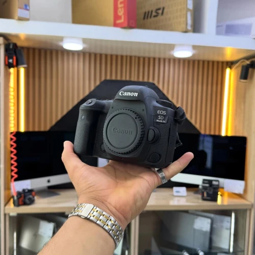CANON 5D MARK IV boitier nu en excellent état avec batterie et chargeur