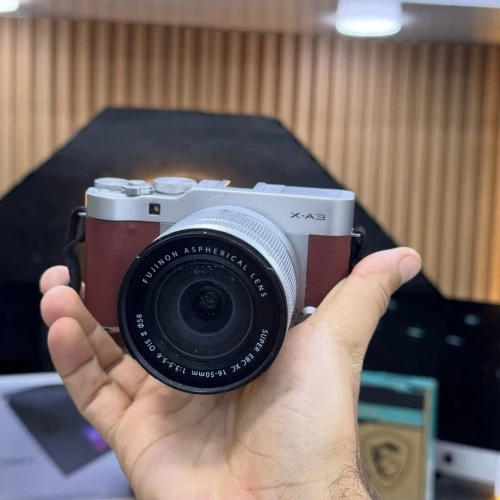 Fujifilm X-A3 avec 16-50mm f/3.5-5.6 en bon état