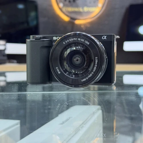 Sony ZV-E10 avec 16-50mm en excellent état batterie et chargeur