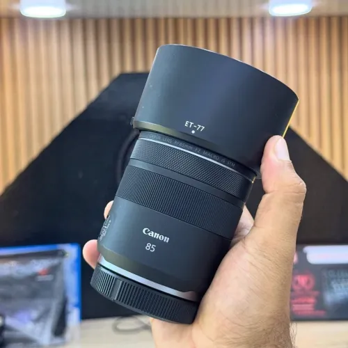 Canon 85mm RF f/2 MACRO IS STM