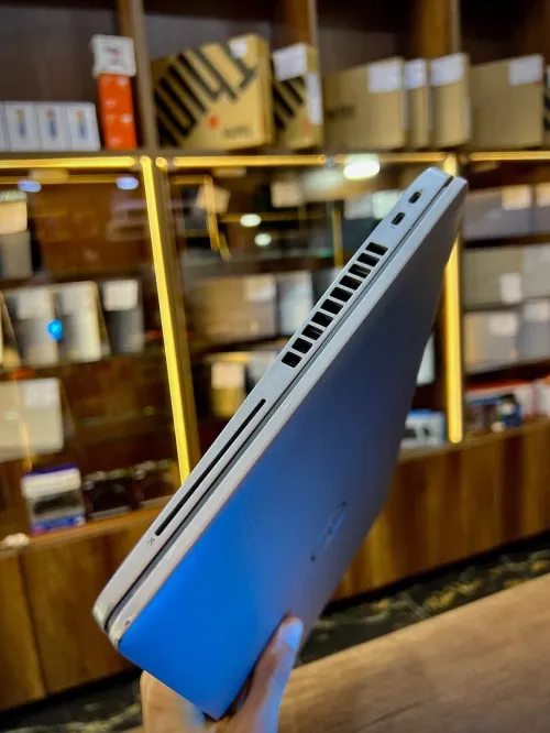 Dell latitude 5520 intel i7-1185 G7 16/512 intel iris xe 15pouce FHD