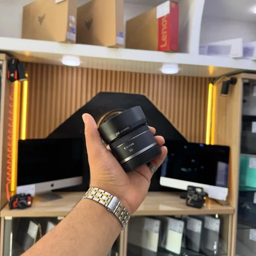 Objectif Canon RF-mount 50mm F1.5 STM en excellent état avec 2 bouchons et pare-soleil