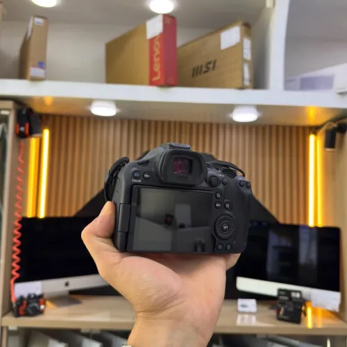 Canon R6 Mark III boitier Nu en excellent état avec batterie et chargeur