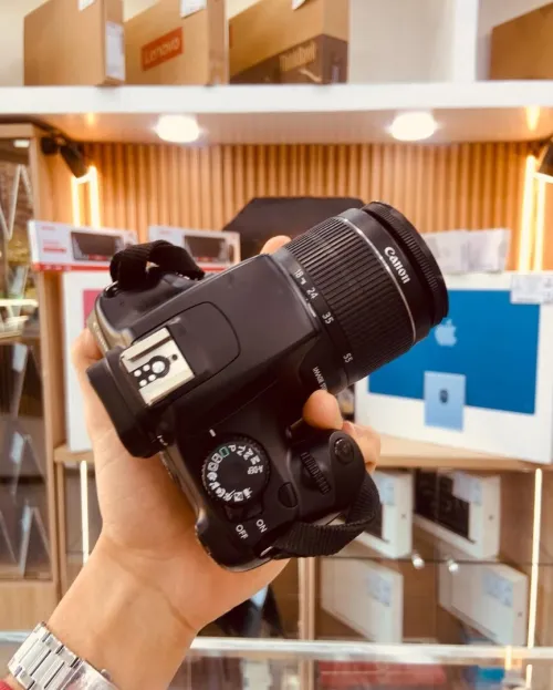 Canon 1100D avec 18-55mm en excellent état batterie et chargeur  Click : 2k