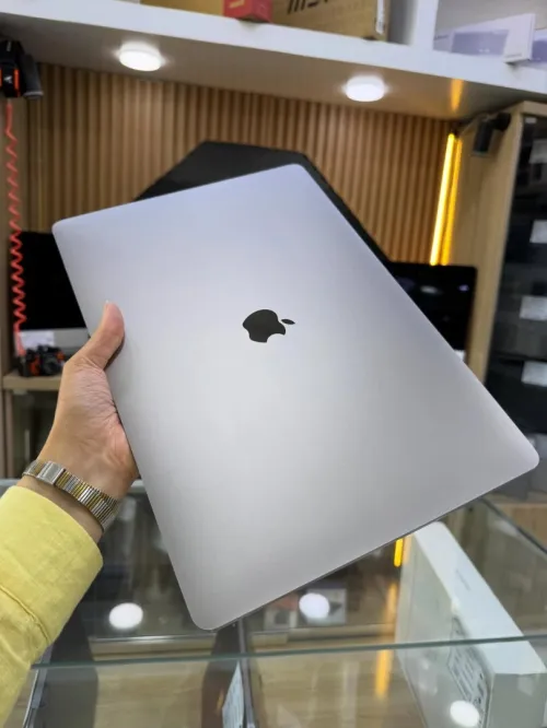 MACBOOK PRO 2019  CORE I7 16GB/512GB