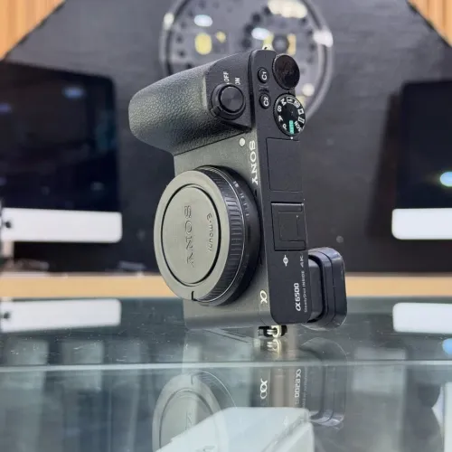 Sony A6500 boitier nu en excellent état batterie et chargeur  Click : 9k