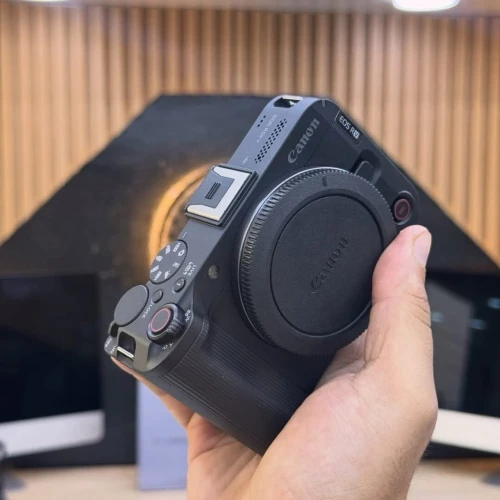 Canon R50 V avec 14-30mm neuf jamais utilisé batterie et chargeur