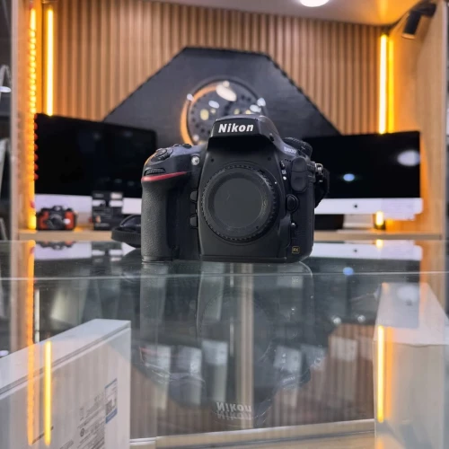 Nikon D800 boitier nu en excellent état batterie et chargeur