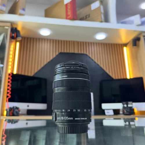 OBJECTIF CANON 18-135mm F3.5-5.6 STM en bon état avec deux bouchons