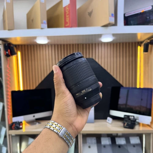 Objectif NIKON 18-140mm F3.5-5.6 en excellent état avec deux bouchons