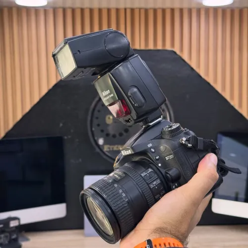 Nikon D7200 lens 16-85mm flash SB-800 en excellent état batterie et chargeur