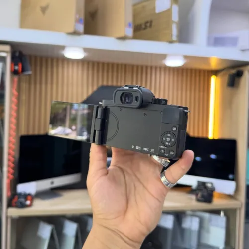 Lumix G100 (4K) avec 12-32mm F3.5-5.6 en excellent état avec batterie et chargeur