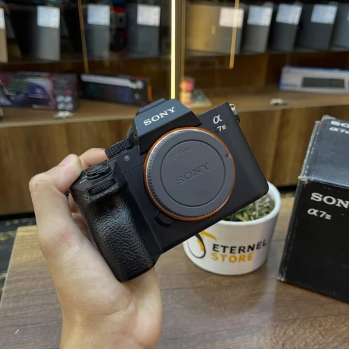 SONY A7 III boitier nu en excellent état batterie et chargeur