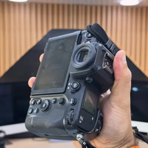 Nikon Z8 boitier nu en très bon état batterie et chargeur